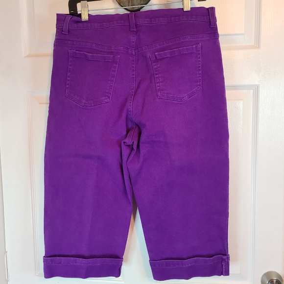 (582) Gloria Vanderbilt Woman's Amanda Classic Capri's, Size: 16 Color: Purple - Picture 10 of 15